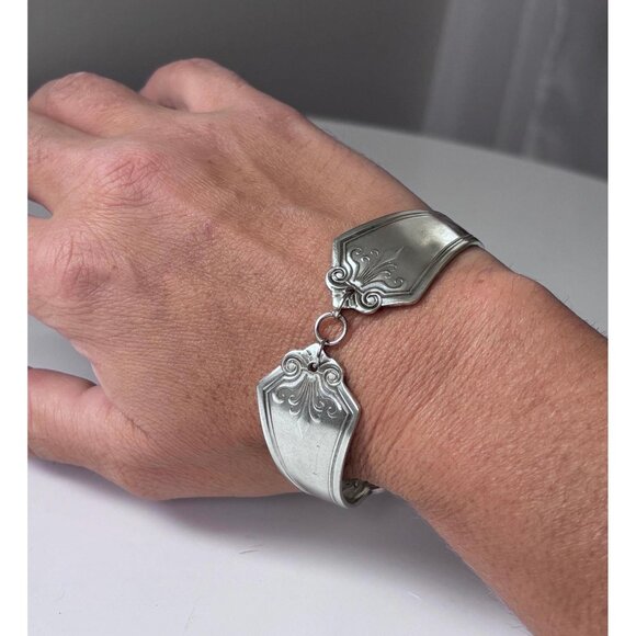 Handmade Silver Cuff Bracelet: Antique Fork Silverware Jewlery lobster clasp - Picture 2 of 11